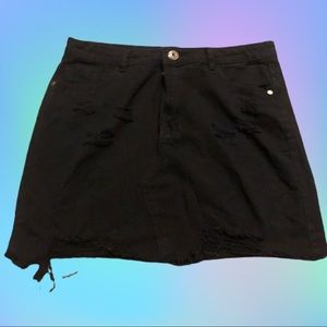 ✨3/$18✨ distressed black denim skirt